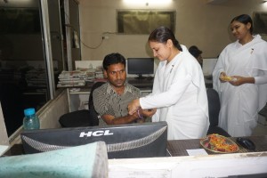 Partika News Computer Operator Ko Rakhi Bandhate Huye Bk Samiksha Behn Sath Me Hai Bk Gauri Behn 